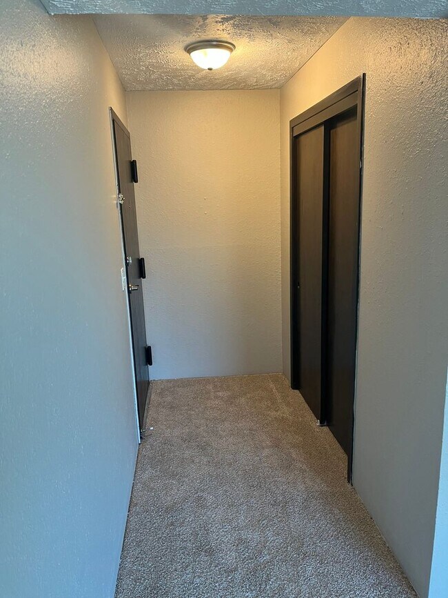 Building Photo - Spacious Apartments Located in the Heart o...