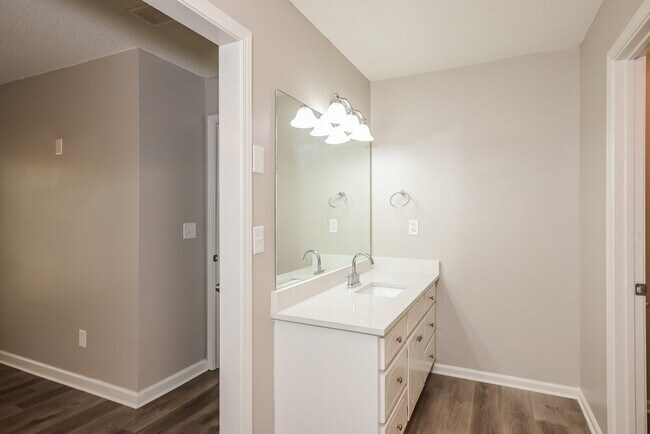 Building Photo - 14 Sleepy Hollow Ct