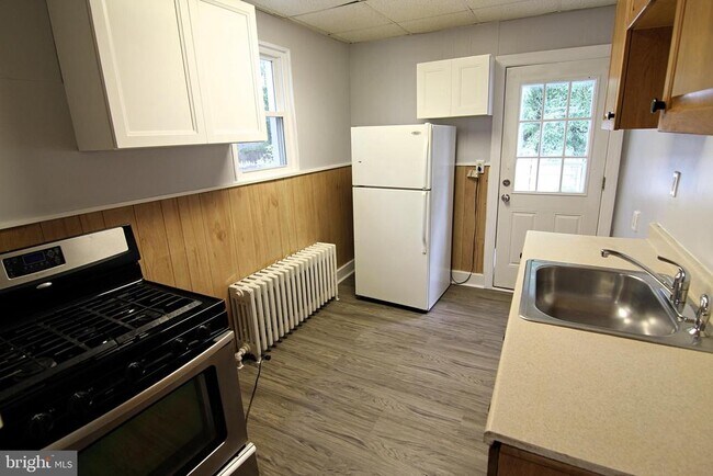 Building Photo - 107 W 3rd St