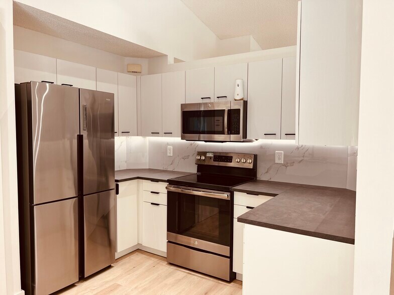 Building Photo - 1611 Palermo Dr