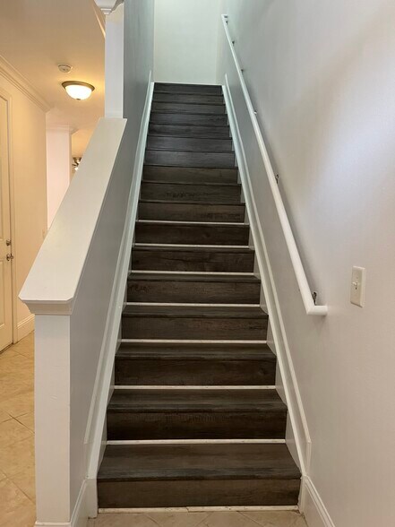 Building Photo - 77 Talon Ct