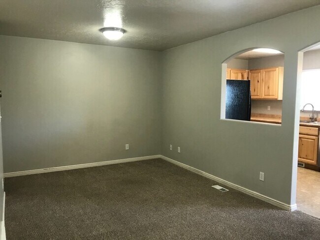 Building Photo - Stunning Saratoga Springs Townhome