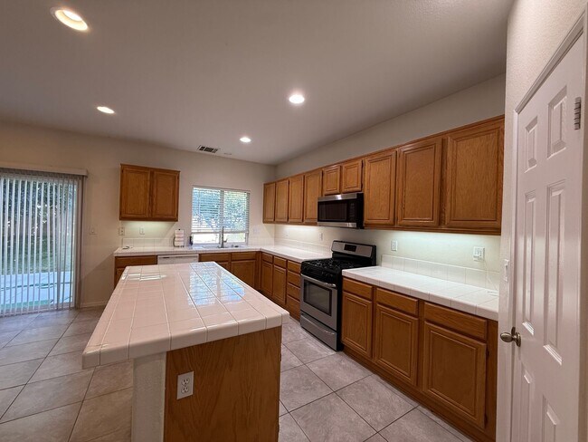 Building Photo - 43439 Bale Ct