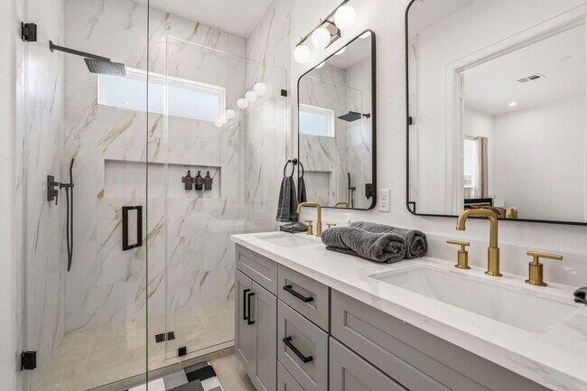 Building Photo - 6528 Weston St