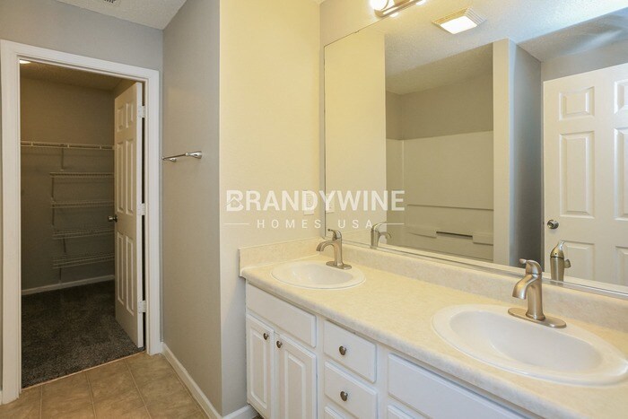 Building Photo - 1341 Lake Meadow Dr