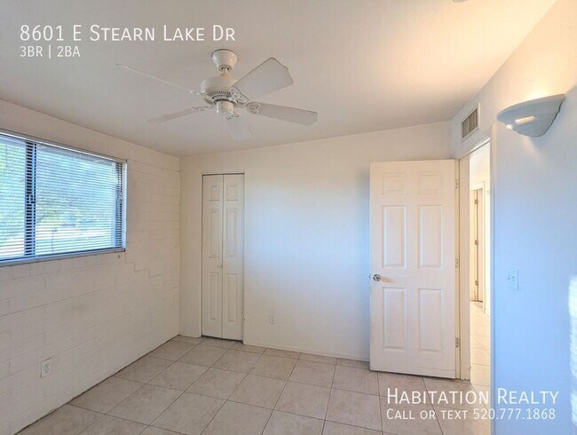 Building Photo - 8601 E Stearn Lake Dr