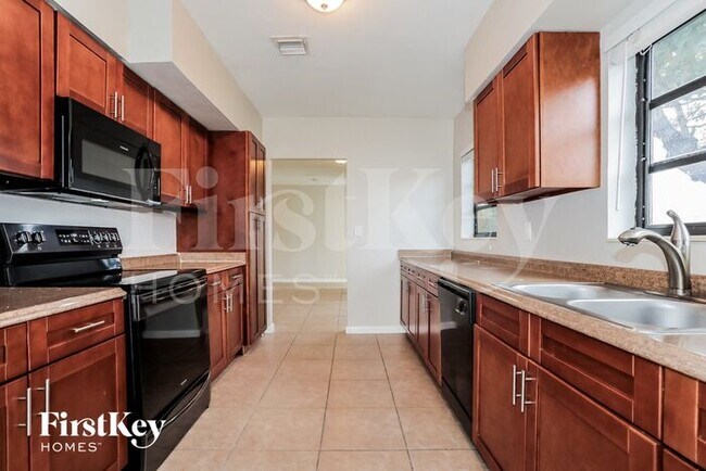 Building Photo - 1815 NW 185th Ter