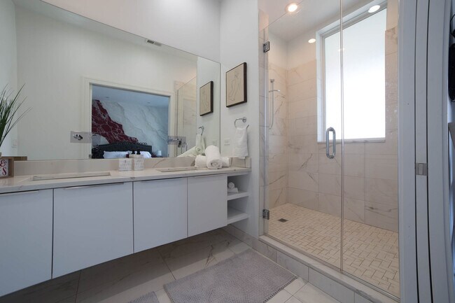 Building Photo - 2048 W Chicago Ave