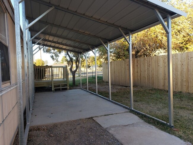 Building Photo - Beautifully Remodeled 2 Bdrm/2Ba Home with Water/Sewer/Garbage Paid