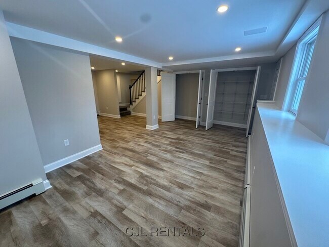 Building Photo - 108 Trimount Ave