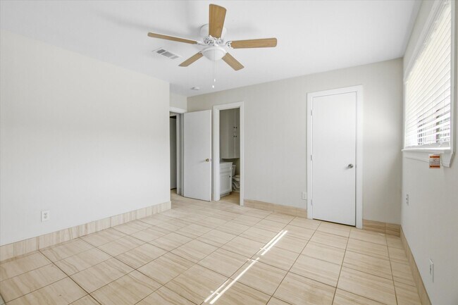 Building Photo - 501 Ladd St