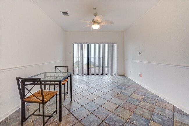 Building Photo - 401 Lakeside Ln