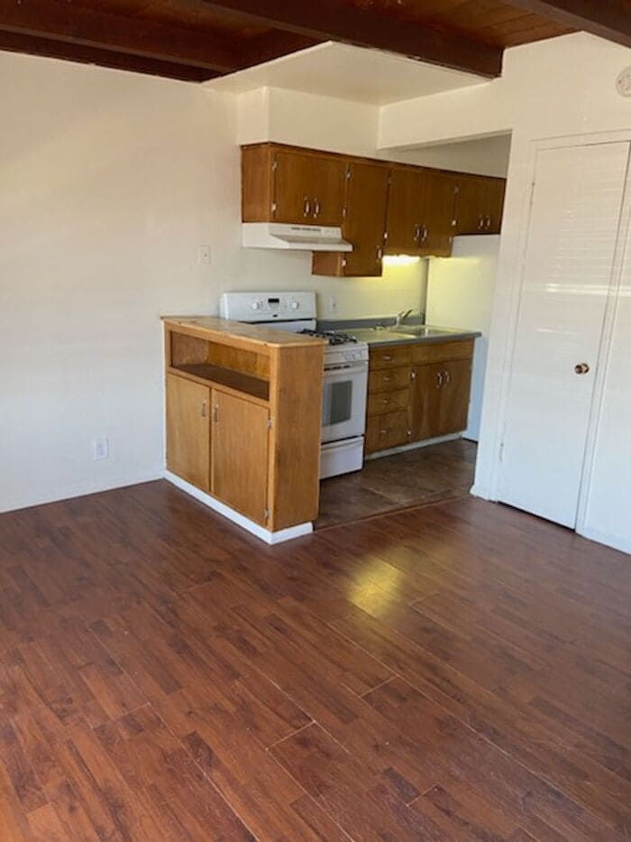 Building Photo - 1350 N Craycroft Rd