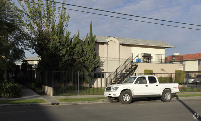 Building Photo - Kingman Apartments