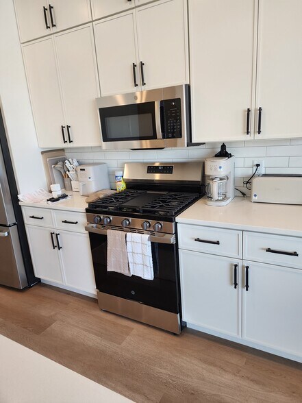 Building Photo - 2218 380 S