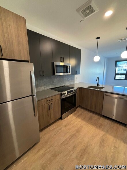 Building Photo - 199 Gardner St