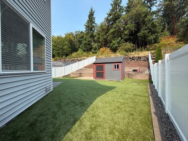 Building Photo - 4 Bedroom DuPont Home for Rent