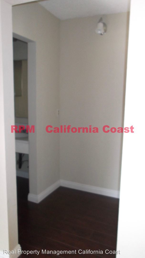Building Photo - 4831 Santa Ana St