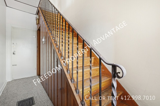 Building Photo - 703 Excelsior St