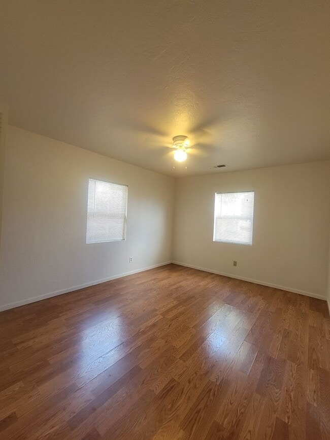 Building Photo - Charming and full of character, this vinta...