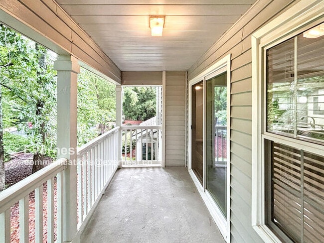 Building Photo - 2016 Henderson Cir
