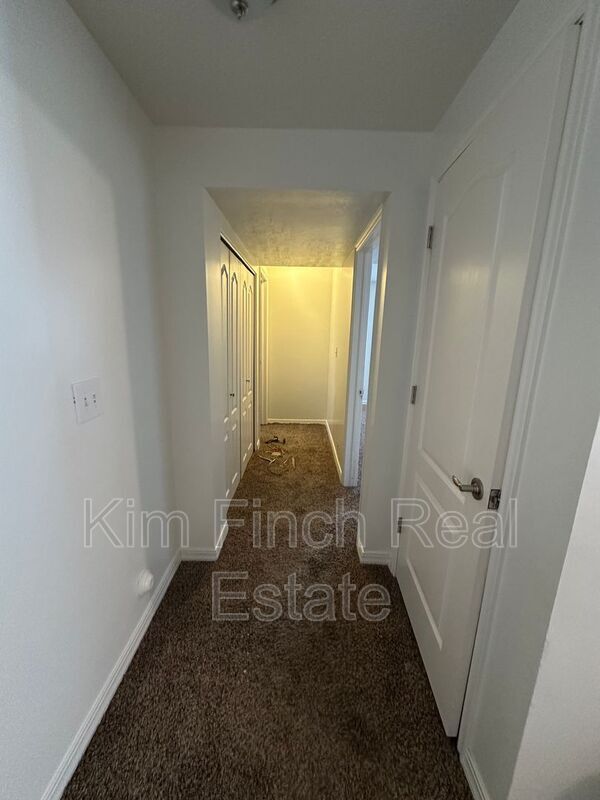 Building Photo - 9820 Deep Creek Dr