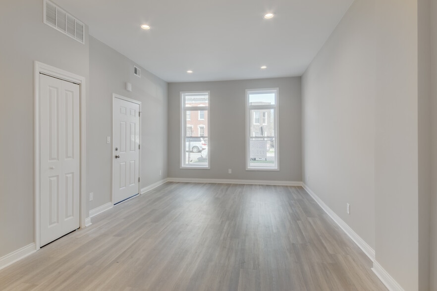 Building Photo - 1536 N Talman Ave