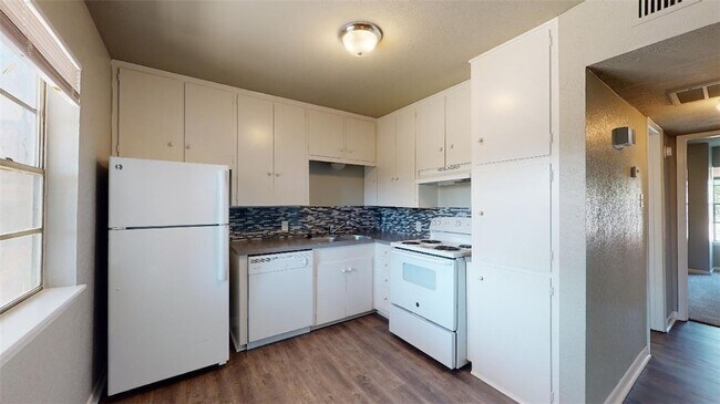 Building Photo - 3800 E 29th St