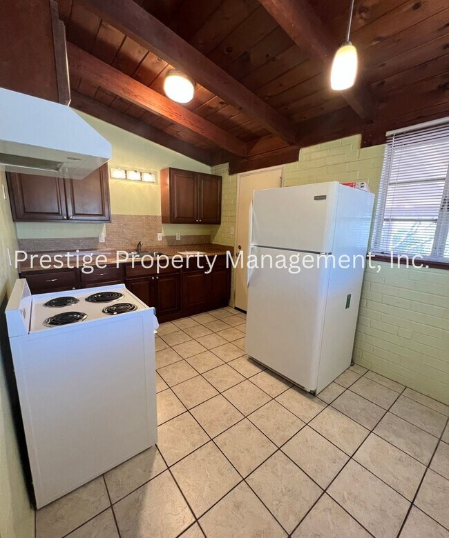 Building Photo - 1348