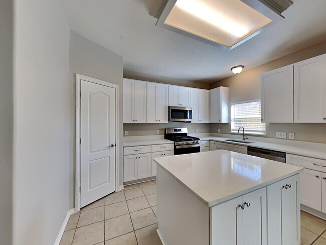 Building Photo - 28919 Hidden Lake Ct