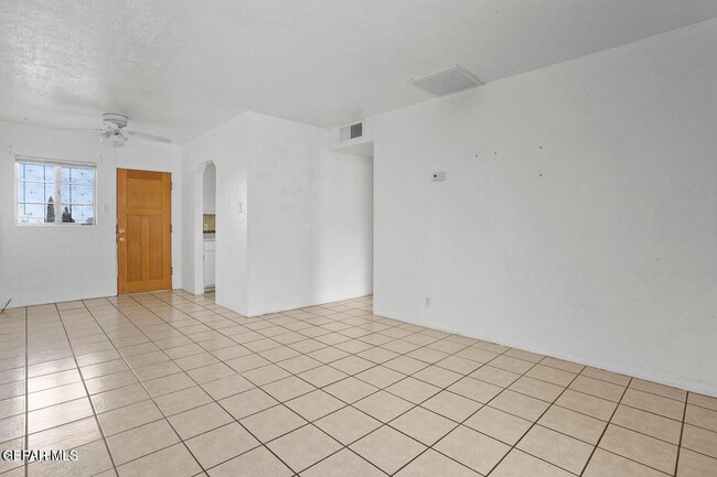 Building Photo - 2821 Fort Blvd