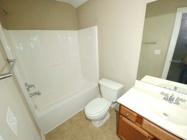 Building Photo - 2000 Rossburg Pl