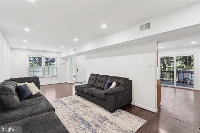 Building Photo - 6110 Hoskins Hollow Cir