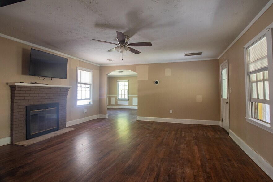 Building Photo - 6740 Marsh Ave