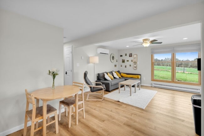 Building Photo - Fully Furnished Bright & Comfortable 1-Bedroom Cottage Available for Rent