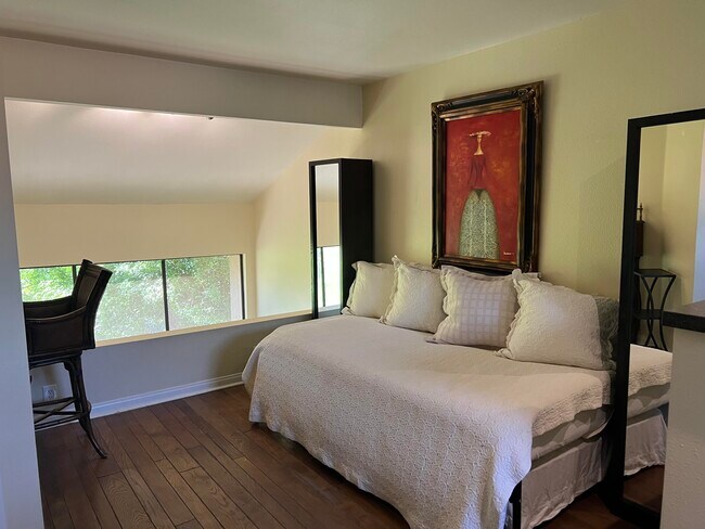 Building Photo - 38145 Crocus Ln