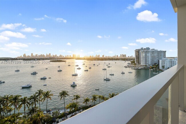 Building Photo - 1500 Bay Dr E