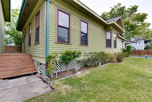 Building Photo - 401 Willard St