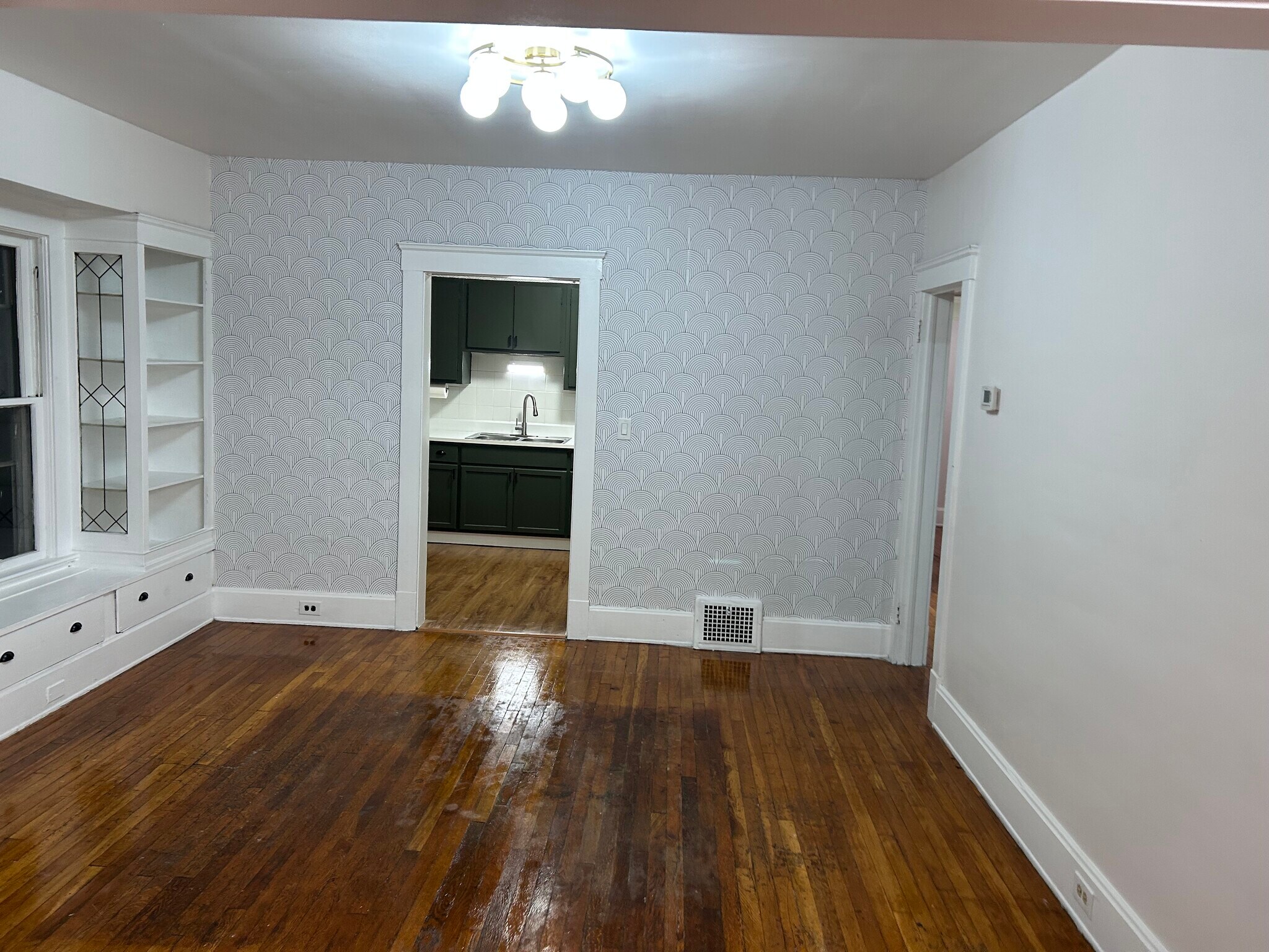 Building Photo - 10806 Bernard Ave