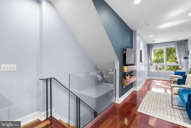 Building Photo - 747 Morton St NW