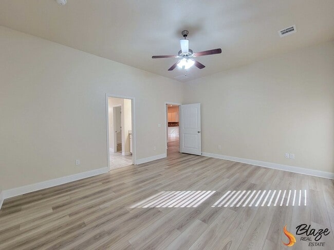 Building Photo - PRE LEASING 3 Bed 2 Bath Heritage Hills Beauty