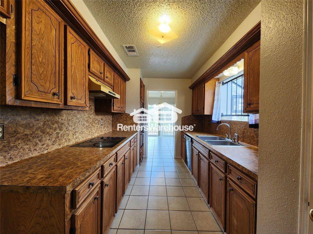 Building Photo - 9607 Hanford St