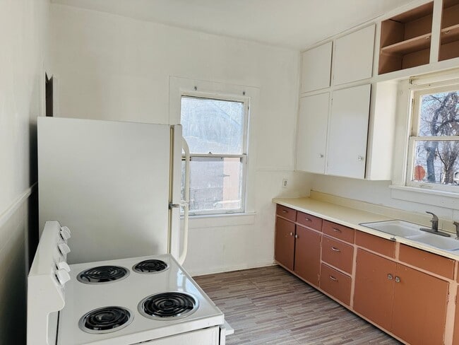 Building Photo - Broadwater Houses