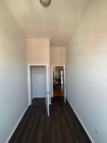 Building Photo - 1918 W Diamond St