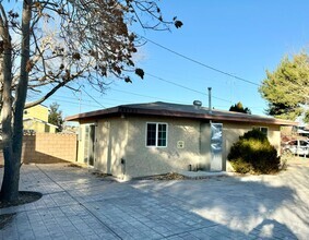 Building Photo - Beautifully updated 2 bedroom