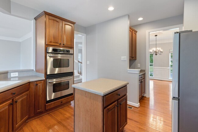 Building Photo - Spacious Home in Port Potomac