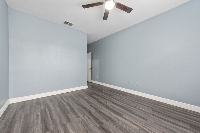 Building Photo - 2 Bedroom/2 Bath Condo with Garage and Pool view in Grand Reserve at Kirkman Parke