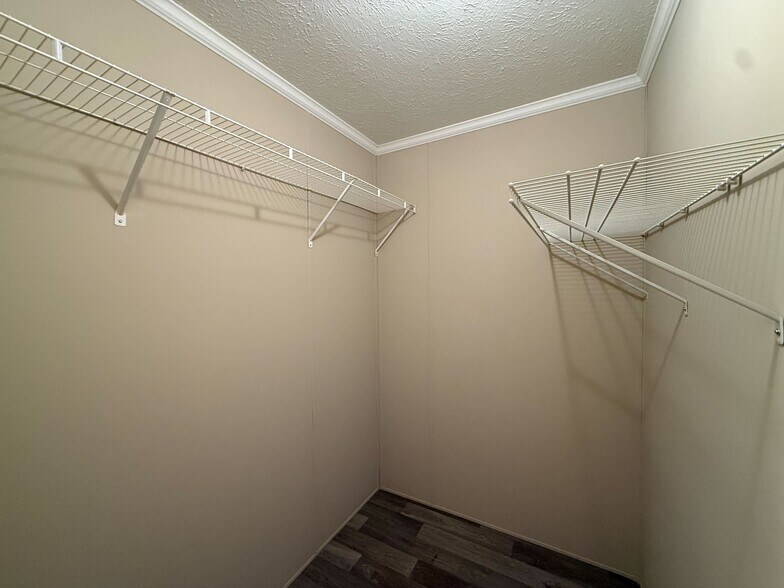 Building Photo - 12501 Apple Ln