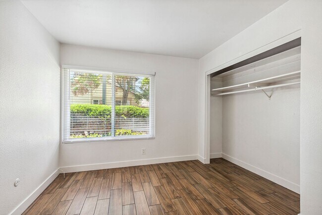 Building Photo - Spacious 3 Bed 2 Bath Townhome in Villa Po...
