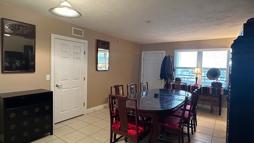 dining room 1 - 2055 S Atlantic Ave